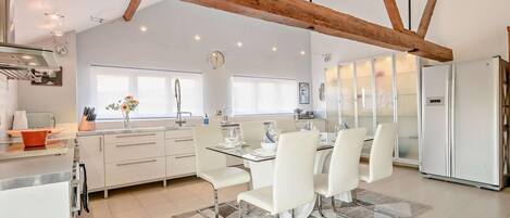 Lave-vaisselle, chaise haute