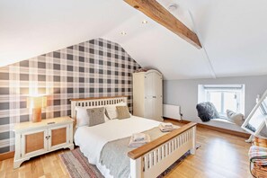 A bedroom with a bed, a nightstand, a wardrobe, a window, and a view of the outside. - 2 Bed in Alnwick (oc-a27652) (Alnwick)