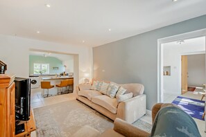 TV, fireplace - 2 Bed in Askrigg (oc-b27667) (Stalling Busk)