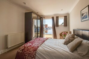 Travel cot, free WiFi, bed sheets - 3 Bed in Horning (oc-r27684) (Horning)