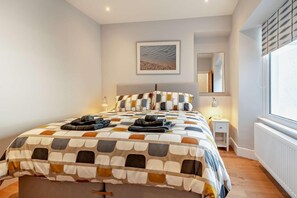 Travel cot, free WiFi, bed sheets - 3 Bed in Tenby (oc-c27685) (Tenby)