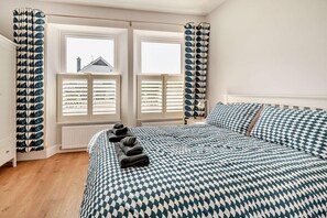 Travel crib, free WiFi, bed sheets - 3 Bed in Tenby (oc-c27685) (Tenby)