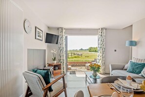 TV, fireplace - 2 Bed in Colkirk (oc-s27707) (Colkirk)