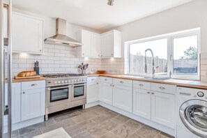 Microwave, oven, dishwasher, high chair - 4 Bed in Hunstanton (oc-w27700) (Hunstanton)