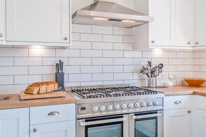 Microwave, oven, dishwasher, high chair - 4 Bed in Hunstanton (oc-w27700) (Hunstanton)