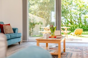TV - 3 Bed in St. Merryn (oc-c27719) (Saint Merryn)