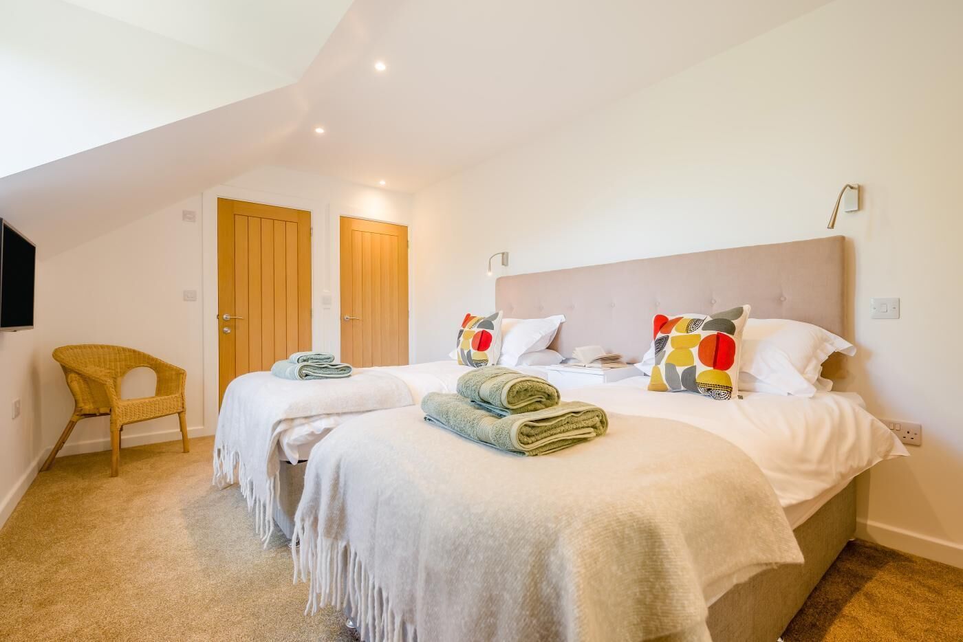 Iron/ironing board, free WiFi, bed sheets