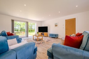 TV - 3 Bed in St. Merryn (oc-c27719) (Saint Merryn)