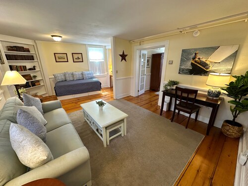 Entire Historic 5 Bed 5 Bath Inn Sleeps 17