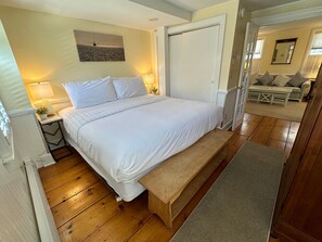 House | 5 bedrooms - Entire Historic 5 Bed 5 Bath Inn Sleeps 17 (Newport)