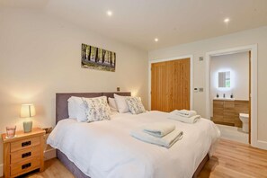 Travel cot, free WiFi, bed sheets - 3 Bed in Barsham (oc-d27682) (Barsham)