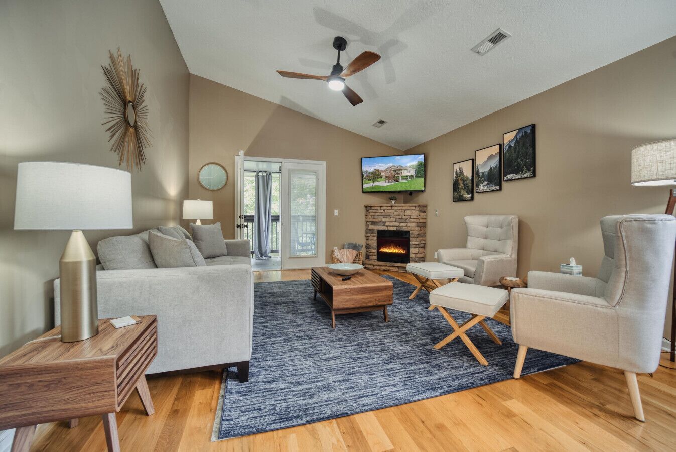 Smart-TV, peis og bøker