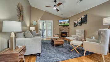 Smart-TV, peis og bøker