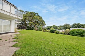 Property grounds - 2 Bed in Saundersfoot (oc-s27727) (Saundersfoot)