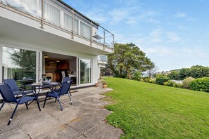 Outdoor dining - 2 Bed in Saundersfoot (oc-s27727) (Saundersfoot)