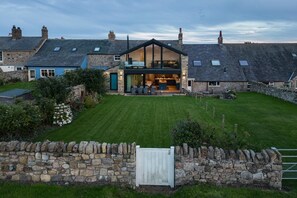 Exterior - 4 Bed in Beadnell (oc-b27650) (Beadnell)