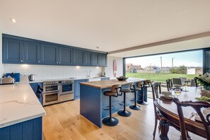 Dishwasher, high chair, cookware/dishes/utensils - 4 Bed in Beadnell (oc-b27650) (Beadnell)
