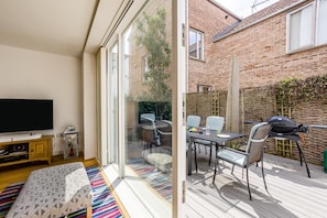 Outdoor dining - 2 Bed in Southwold (oc-ftw2) (Southwold)