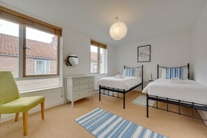 Iron/ironing board, free WiFi, bed sheets
