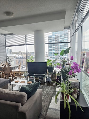 Artsy Dowtown Condo in Beltline