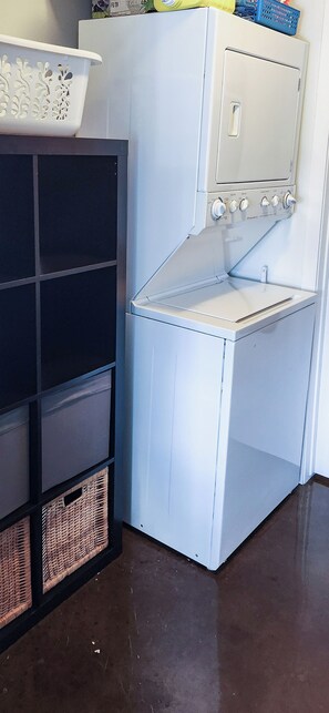 Interior - Artsy Dowtown Condo in Beltline (Calgary)