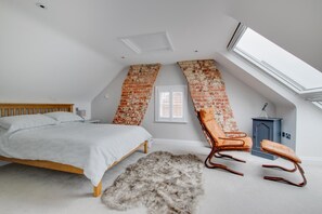Iron/ironing board, travel crib, free WiFi, bed sheets - 3 Bed in Southwold (oc-tlw2) (Southwold)