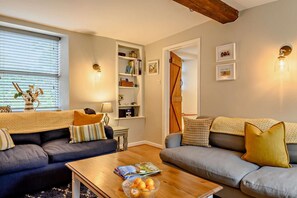 TV, fireplace - 3 Bed in Wiveton (oc-d19479) (Wiveton)