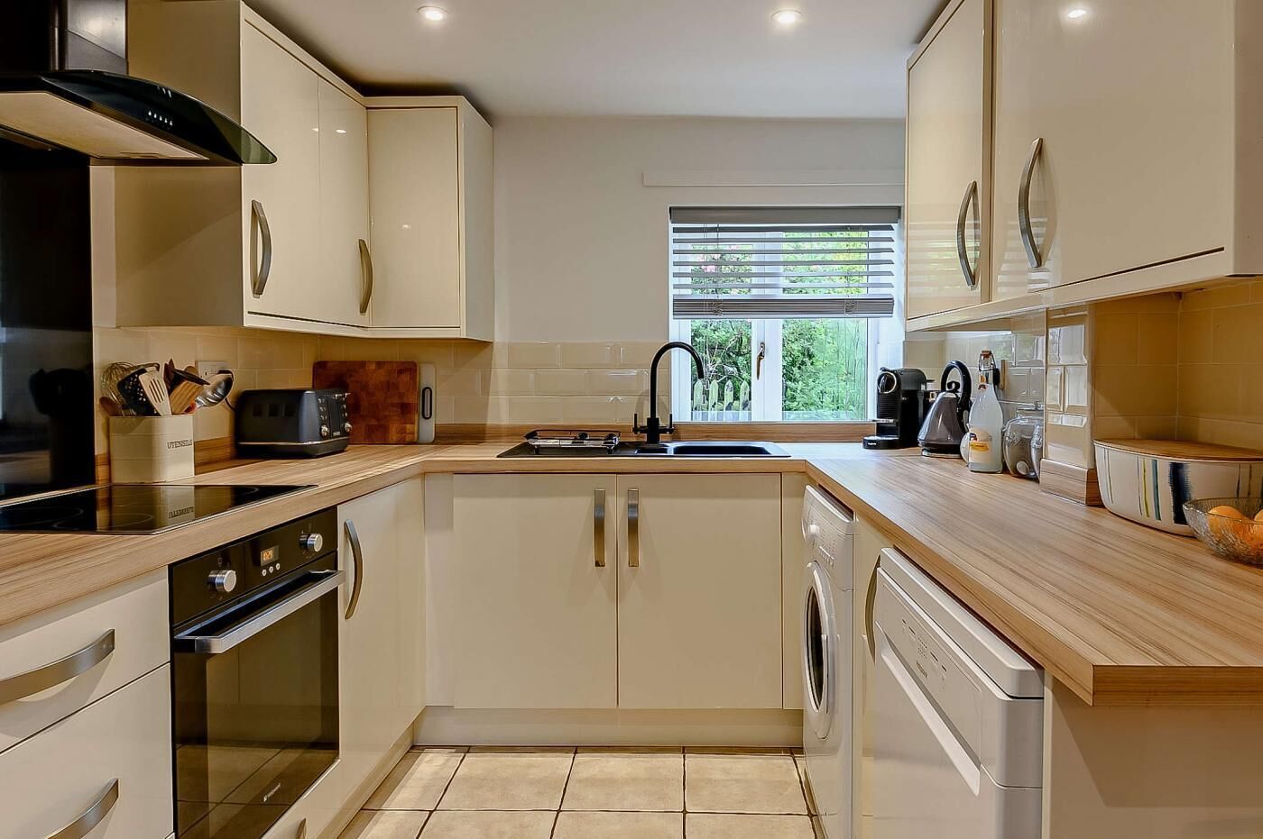 Microwave, oven, dishwasher, cookware/dishes/utensils