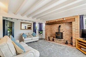 TV, fireplace - 3 Bed in Tholthorpe (oc-r23426) (Tholthorpe)