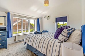 Iron/ironing board, travel cot, free WiFi, bed sheets - 3 Bed in Tholthorpe (oc-r23426) (Tholthorpe)