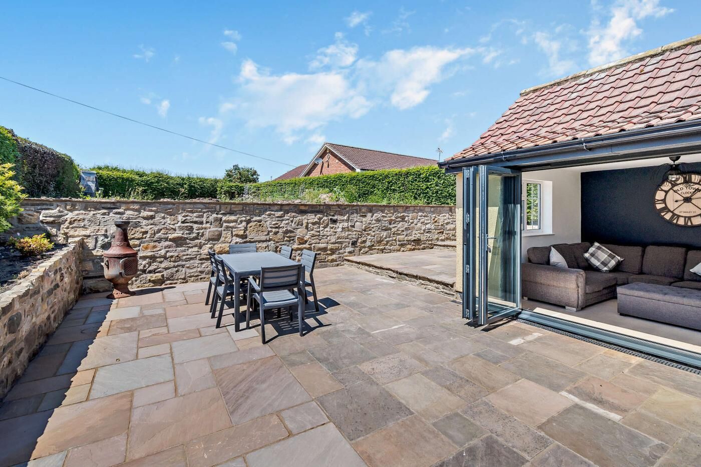 تناول الطعام بالخارج