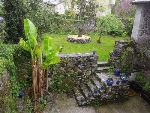 CHALET BERGERIE 10Pers OSSAU PYRENEES 5MN LARUNS PROX 3 STATIONS Terrace Garden