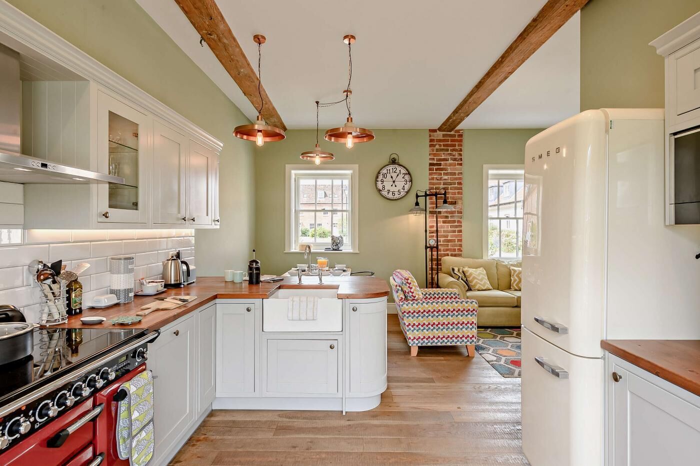 Geschirrspüler, Hochstuhl, Kochgeschirr/Geschirr/Besteck