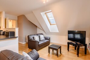 TV - 2 Bed in Wells-next-the-Sea (oc-s27768) (Wells-next-the-Sea)