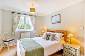 Iron/ironing board, travel cot, free WiFi, bed sheets - 3 Bed in Wrentham (oc-m6144) (Wrentham)