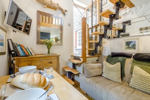 TV - 1 Bed in Blakeney (oc-d27752) (Blakeney)