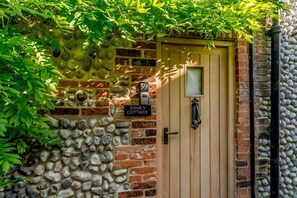Exterior detail - 1 Bed in Blakeney (oc-d27752) (Blakeney)
