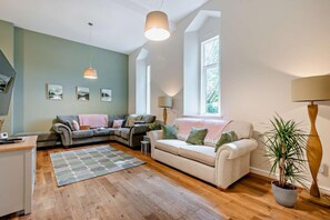 Living area - 4 Bed in Buxton (oc-c27743) (Buxton)