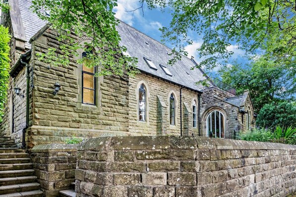 Exterior - 4 Bed in Buxton (oc-c27743) (Buxton)
