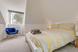 Travel crib, free WiFi, bed sheets