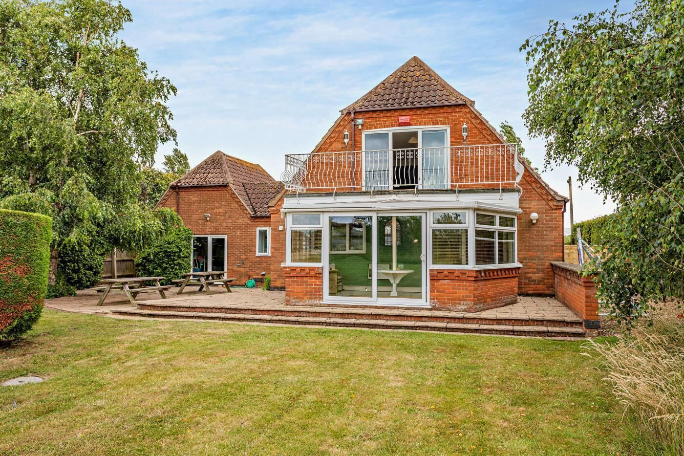 المنشأة من الخارج