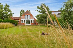 المنطقة المحيطة بالمنشأة