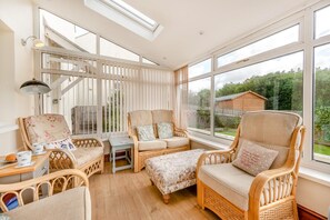TV - 3 Bed in Broad Haven (oc-w27772) (Broad Haven)
