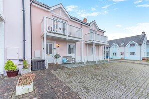 Exterior - 3 Bed in Broad Haven (oc-s27796) (Broad Haven)