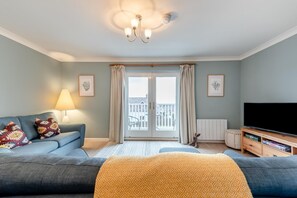 TV - 3 Bed in Broad Haven (oc-s27796) (Broad Haven)