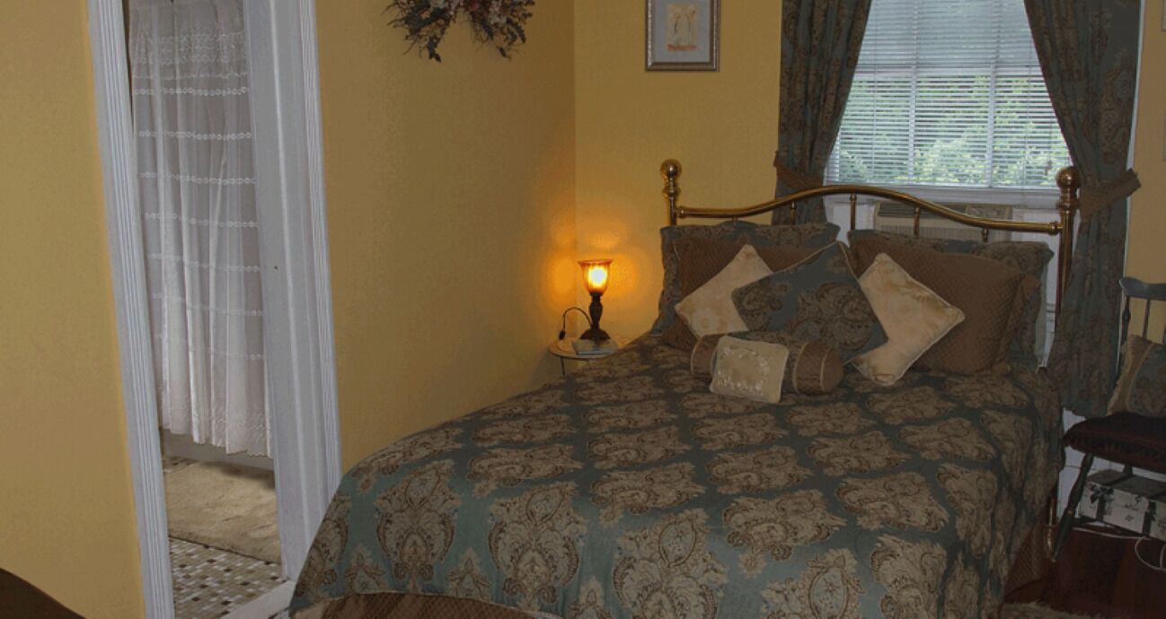 Skrivebord, strykejern/-brett, wi-fi (inkludert) og sengetøy