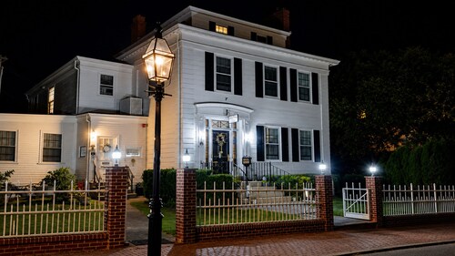 Best in-town location - Walk everywhere - Free on-site parking