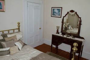 Schreibtisch, Bügeleisen/Bügelbrett, kostenloses WLAN, Bettwäsche