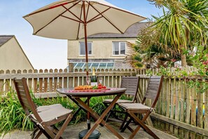 Outdoor dining - 2 Bed in Broad Haven (oc-t27789) (Broad Haven)