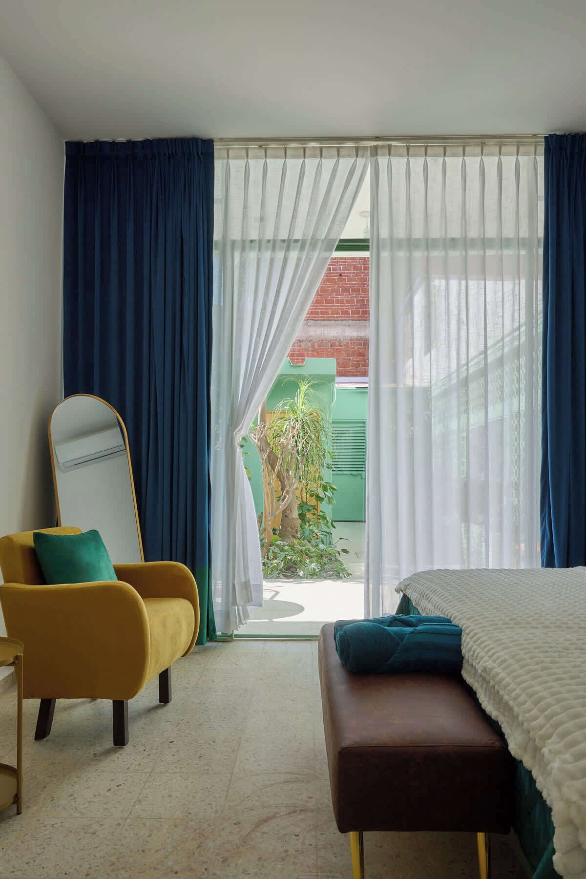 8 bedrooms, desk, iron/ironing board, WiFi